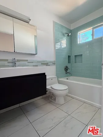 $6,800 | 8111 Westlawn Avenue, Los Angeles, CA 90045