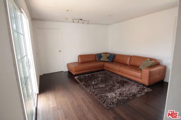 $6,800 | 8111 Westlawn Avenue, Los Angeles, CA 90045