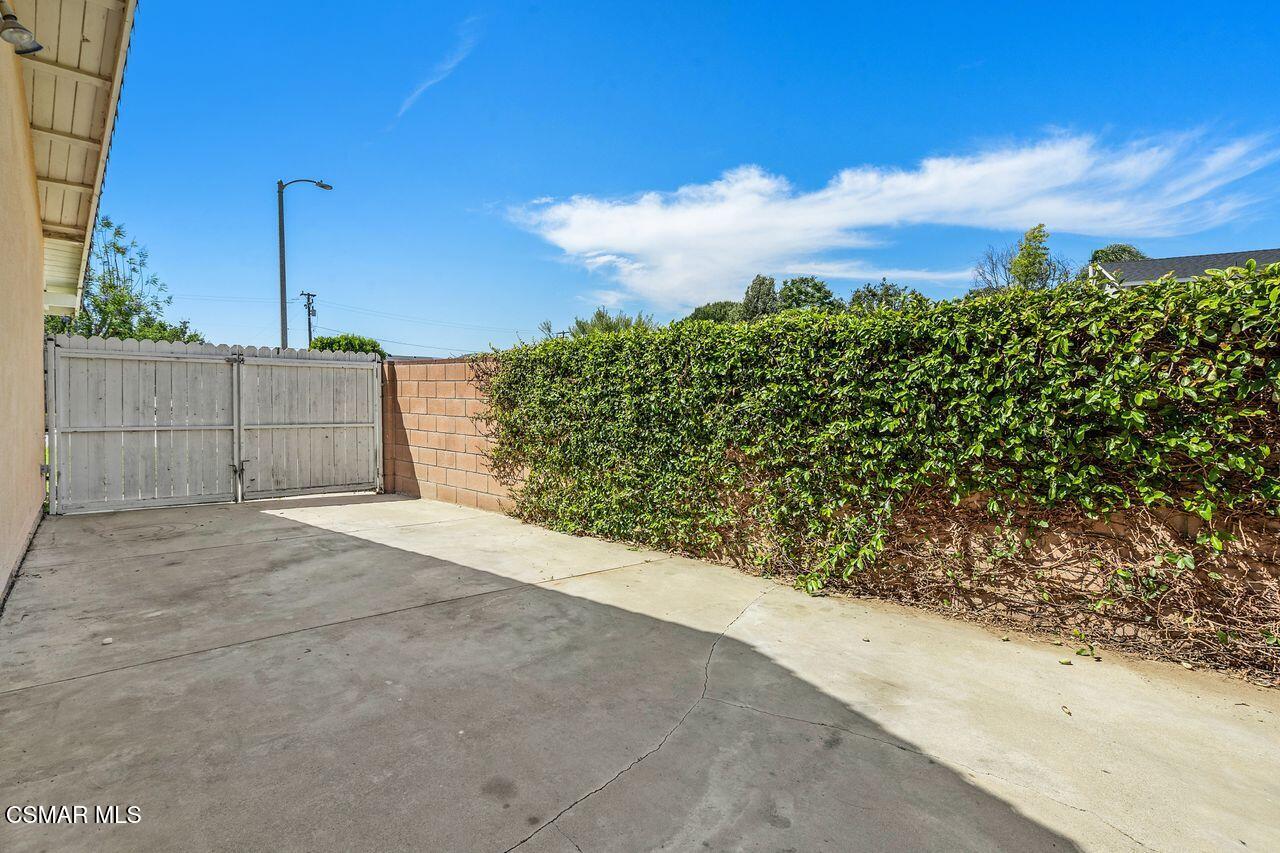2142 Atwater Avenue Simi Valley, CA 93063 - Photo 35 of 36 a view of a backyard