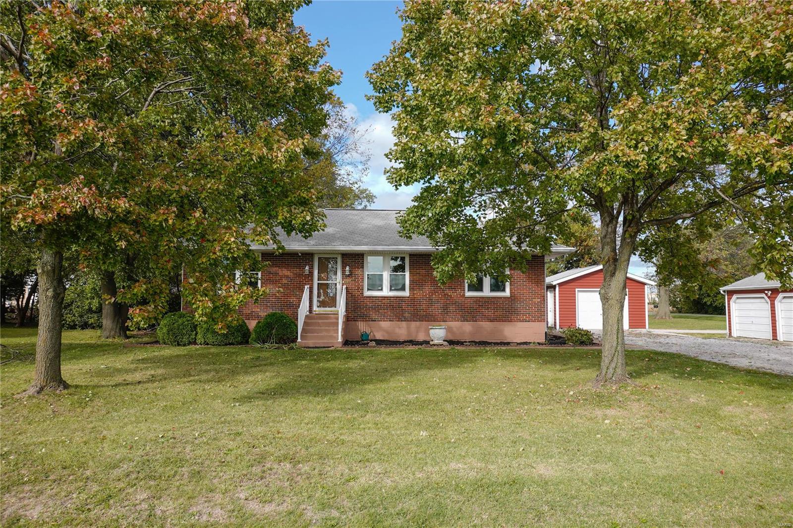 929 East Chain Of Rocks Road Granite City, IL 62040 - Photo 2 of 44