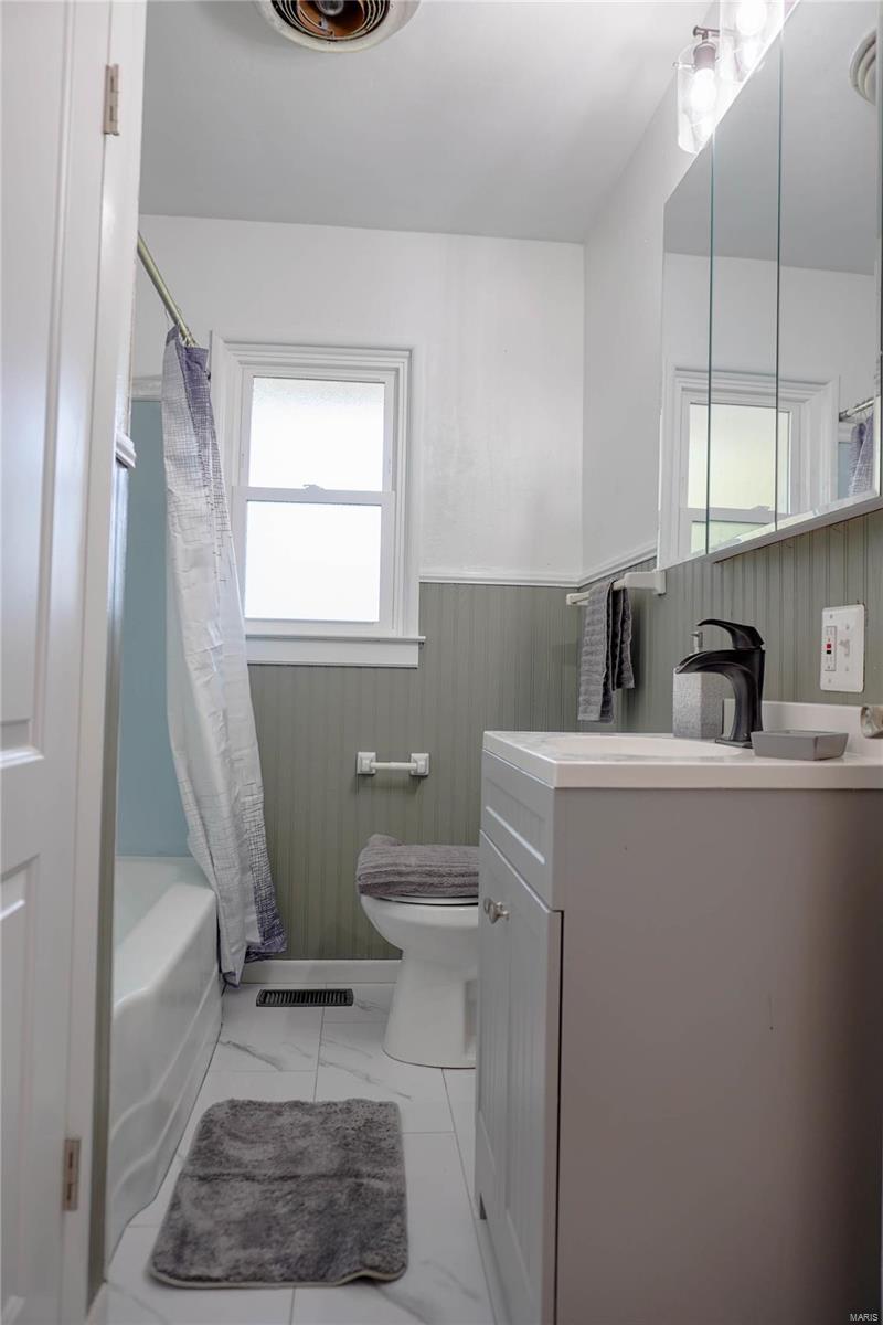 929 East Chain Of Rocks Road Granite City, IL 62040 - Photo 19 of 44