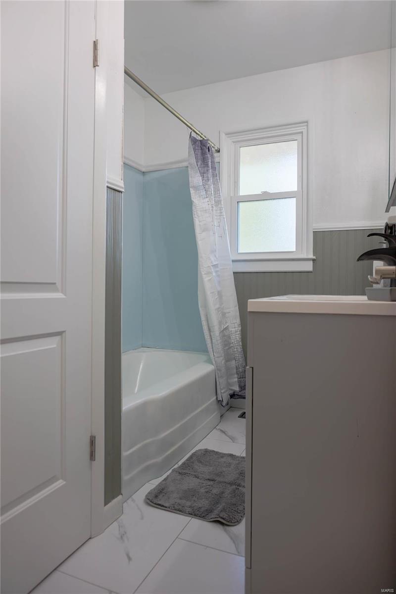 929 East Chain Of Rocks Road Granite City, IL 62040 - Photo 20 of 44