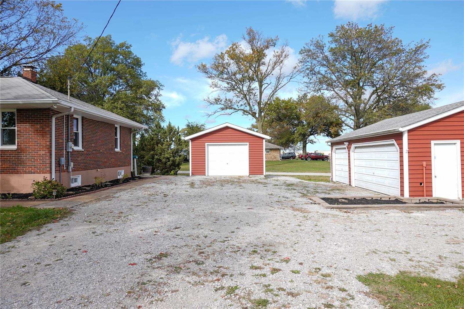 929 East Chain Of Rocks Road Granite City, IL 62040 - Photo 3 of 44