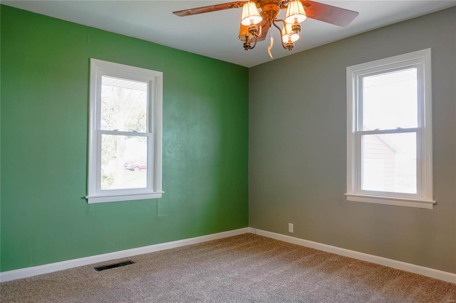 929 East Chain Of Rocks Road Granite City, IL 62040 - Photo 21 of 44