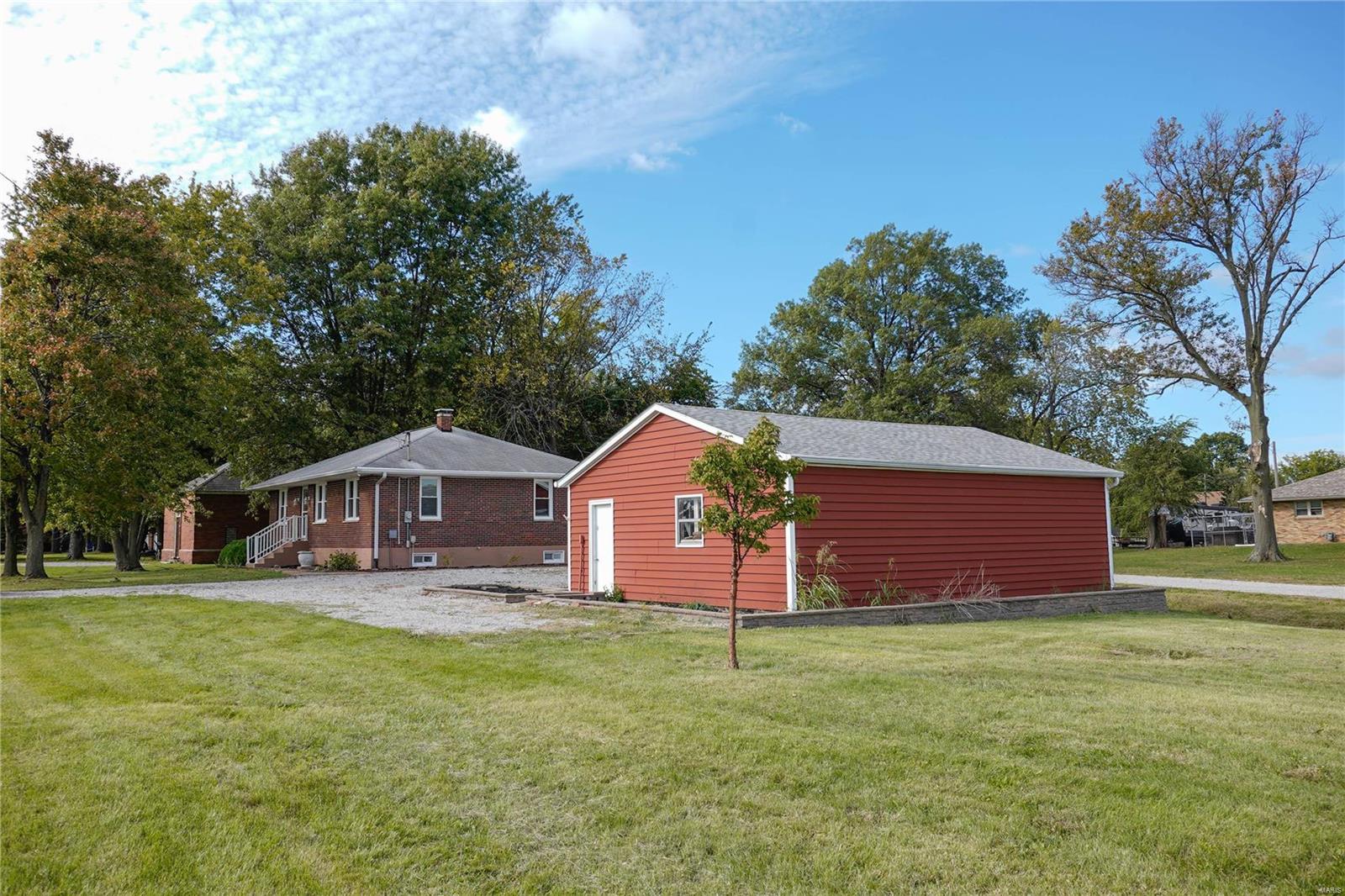 929 East Chain Of Rocks Road Granite City, IL 62040 - Photo 4 of 44