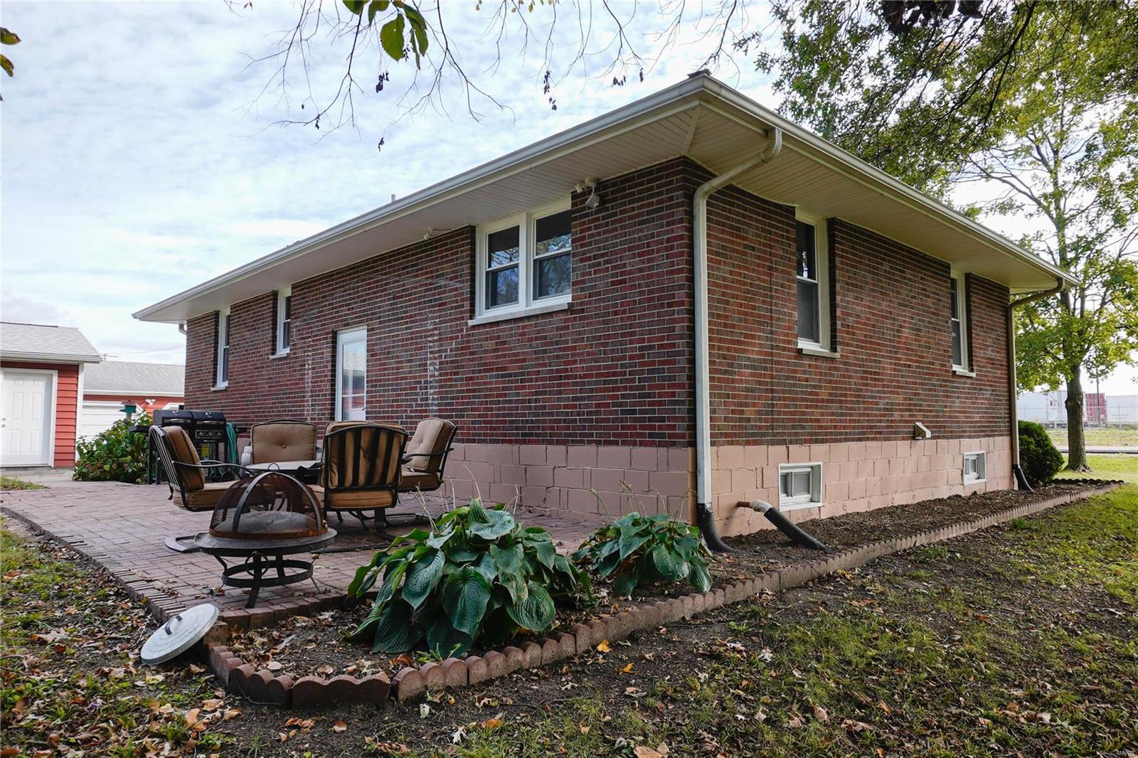 929 East Chain Of Rocks Road Granite City, IL 62040 - Photo 40 of 44
