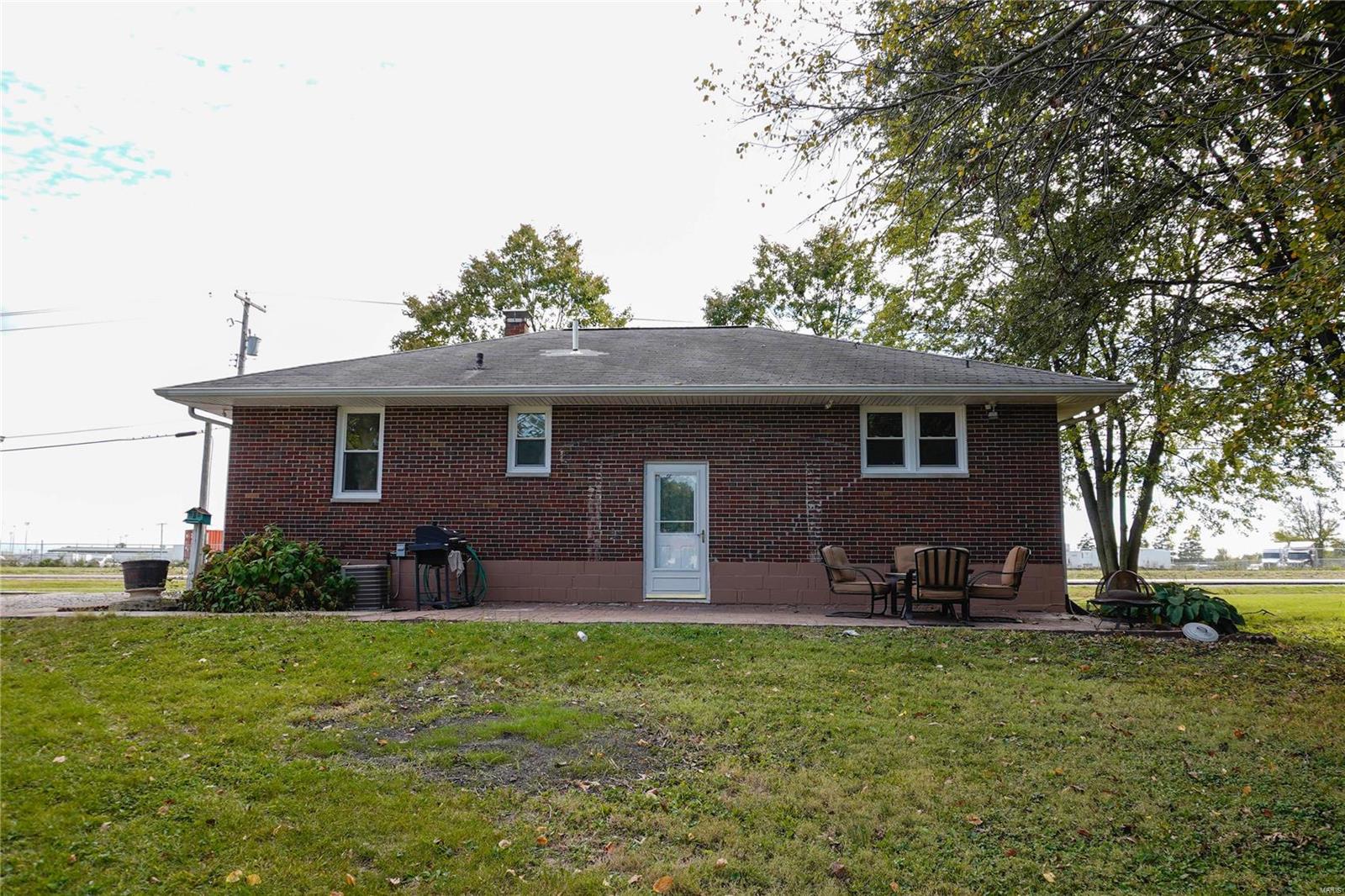 929 East Chain Of Rocks Road Granite City, IL 62040 - Photo 41 of 44
