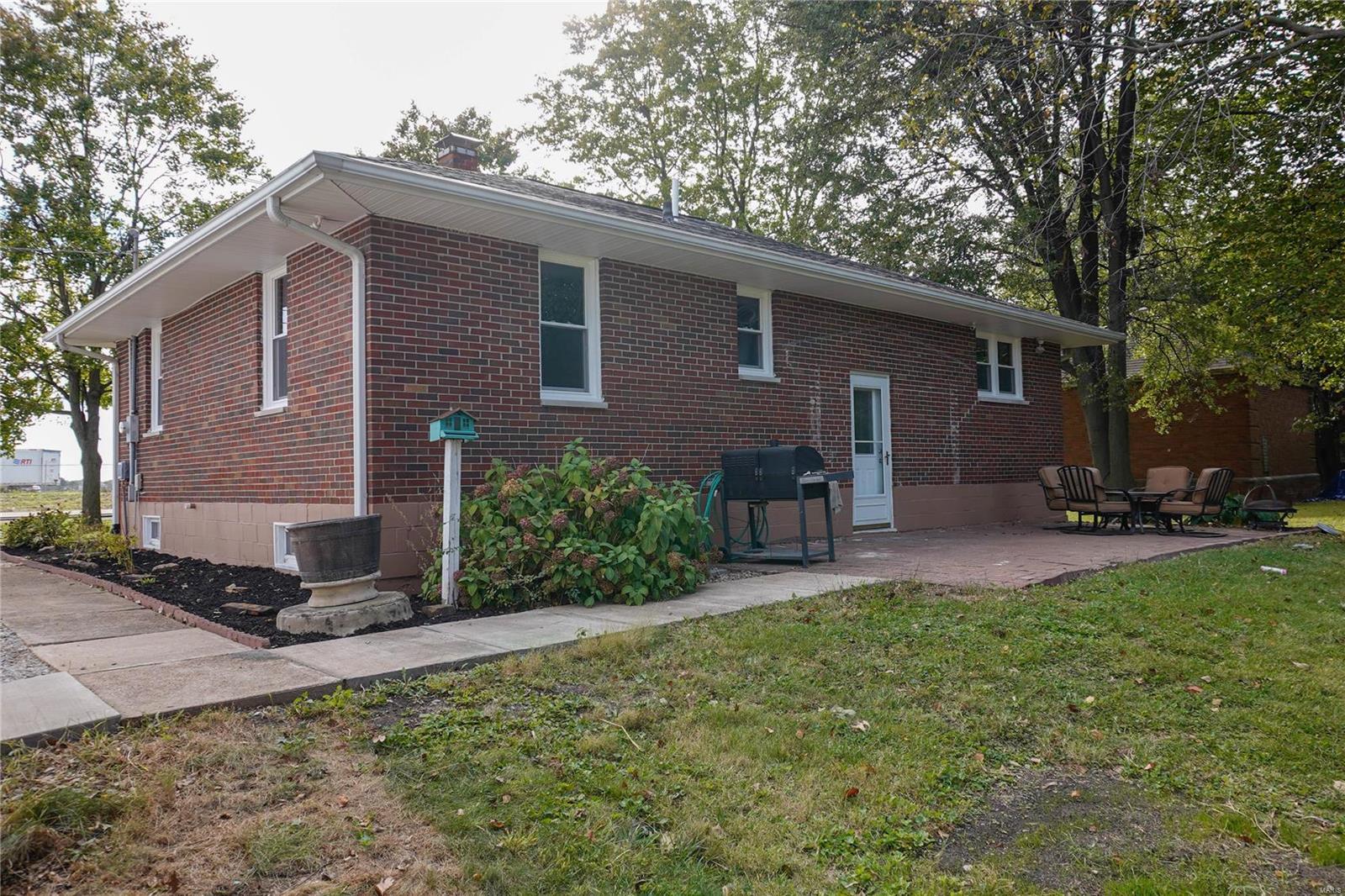 929 East Chain Of Rocks Road Granite City, IL 62040 - Photo 42 of 44