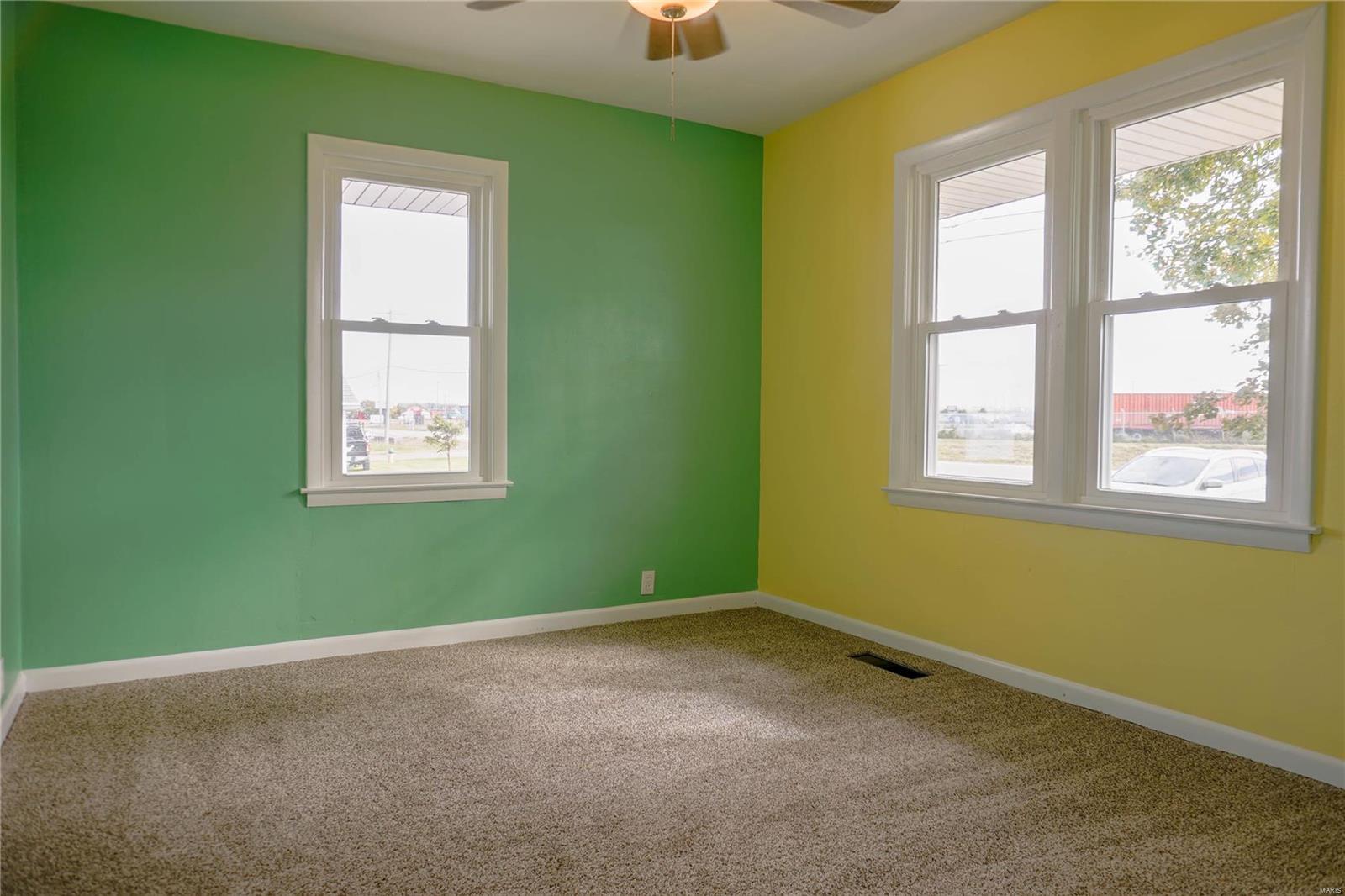 929 East Chain Of Rocks Road Granite City, IL 62040 - Photo 9 of 44