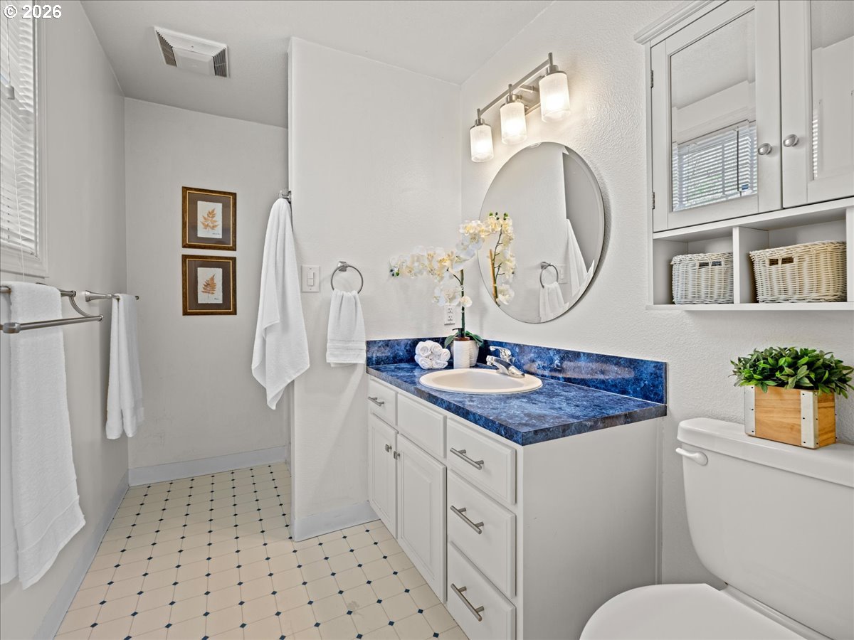 3775 3rd Avenue North Keizer, OR 97303 - Photo 23 of 32 a spacious bathroom with a granite countertop sink and a mirror