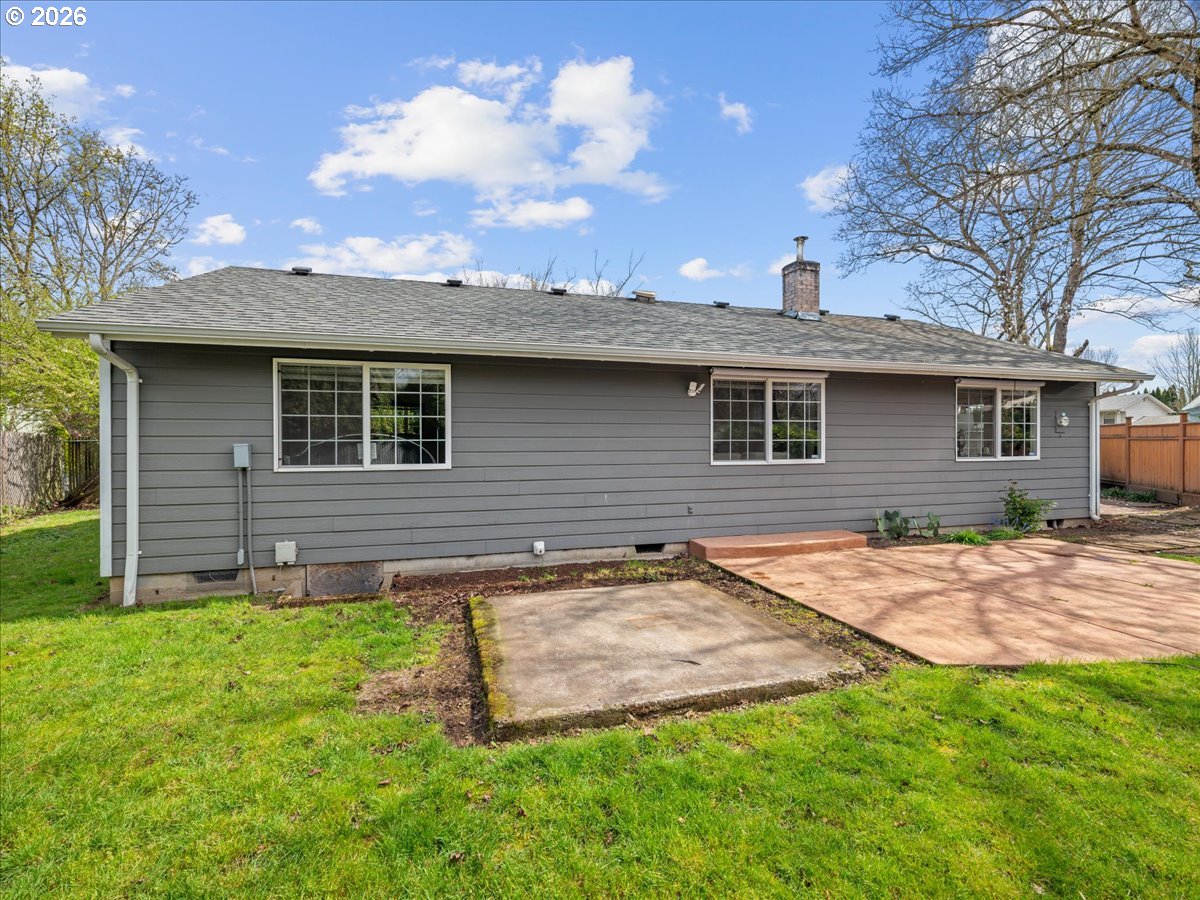 3775 3rd Avenue North Keizer, OR 97303 - Photo 27 of 32 a view of a backyard with a garden