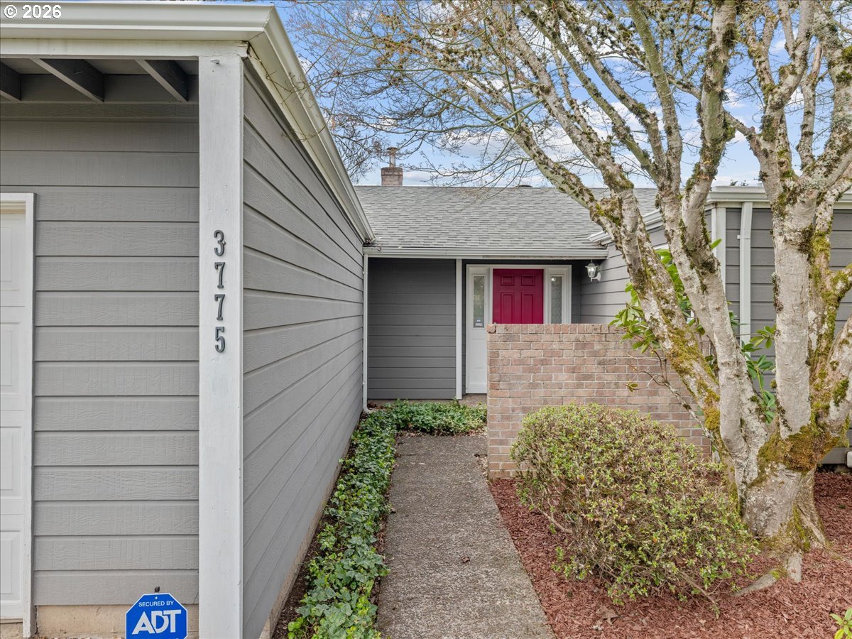 3775 3rd Avenue North Keizer, OR 97303 - Photo 4 of 32 a pathway of a house
