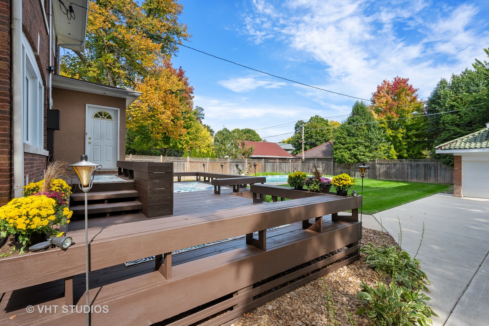 823 Jackson Avenue River Forest, IL 60305 - Photo 27 of 44 a view of a patio with table and chairs and potted plants