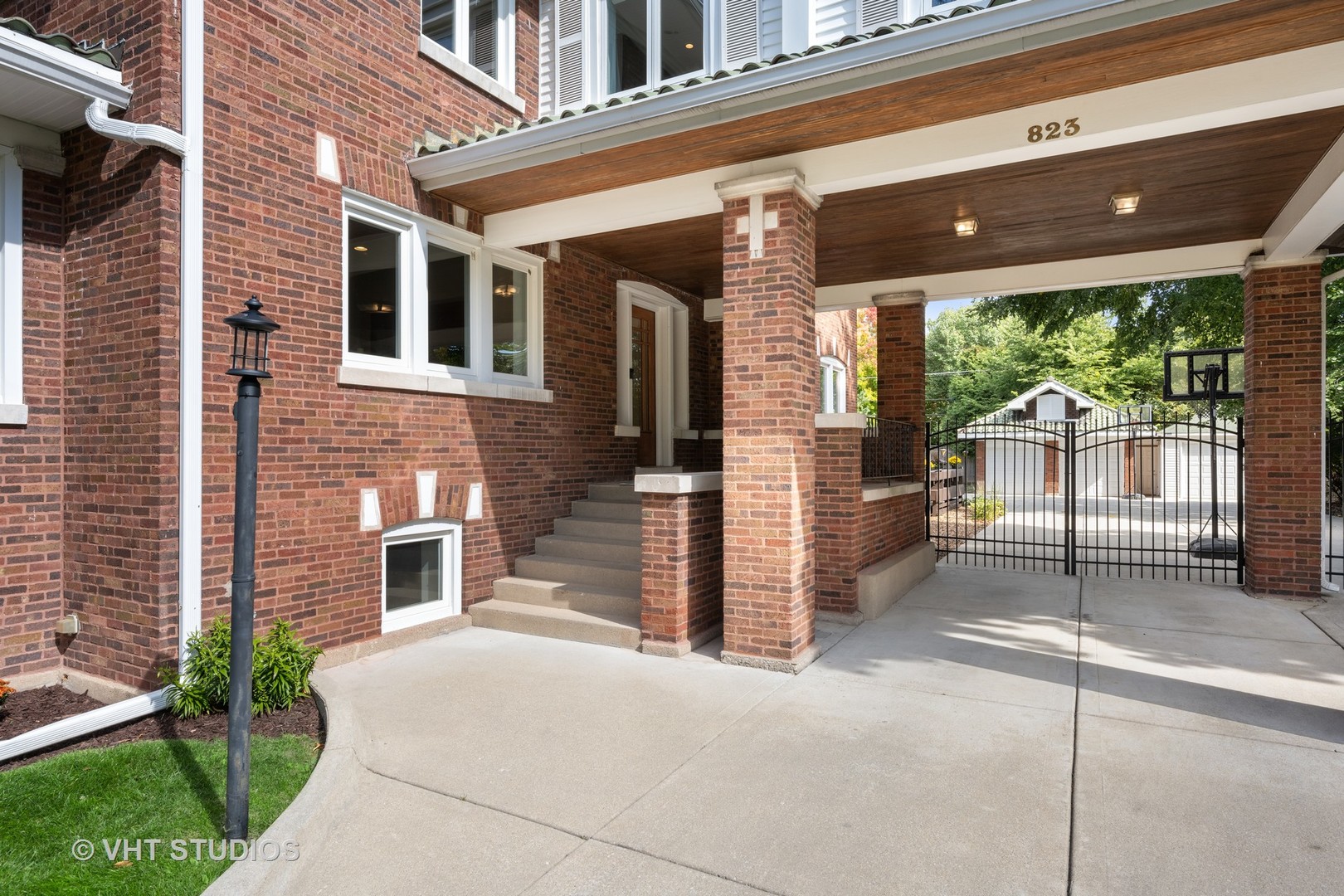 823 Jackson Avenue River Forest, IL 60305 - Photo 3 of 44