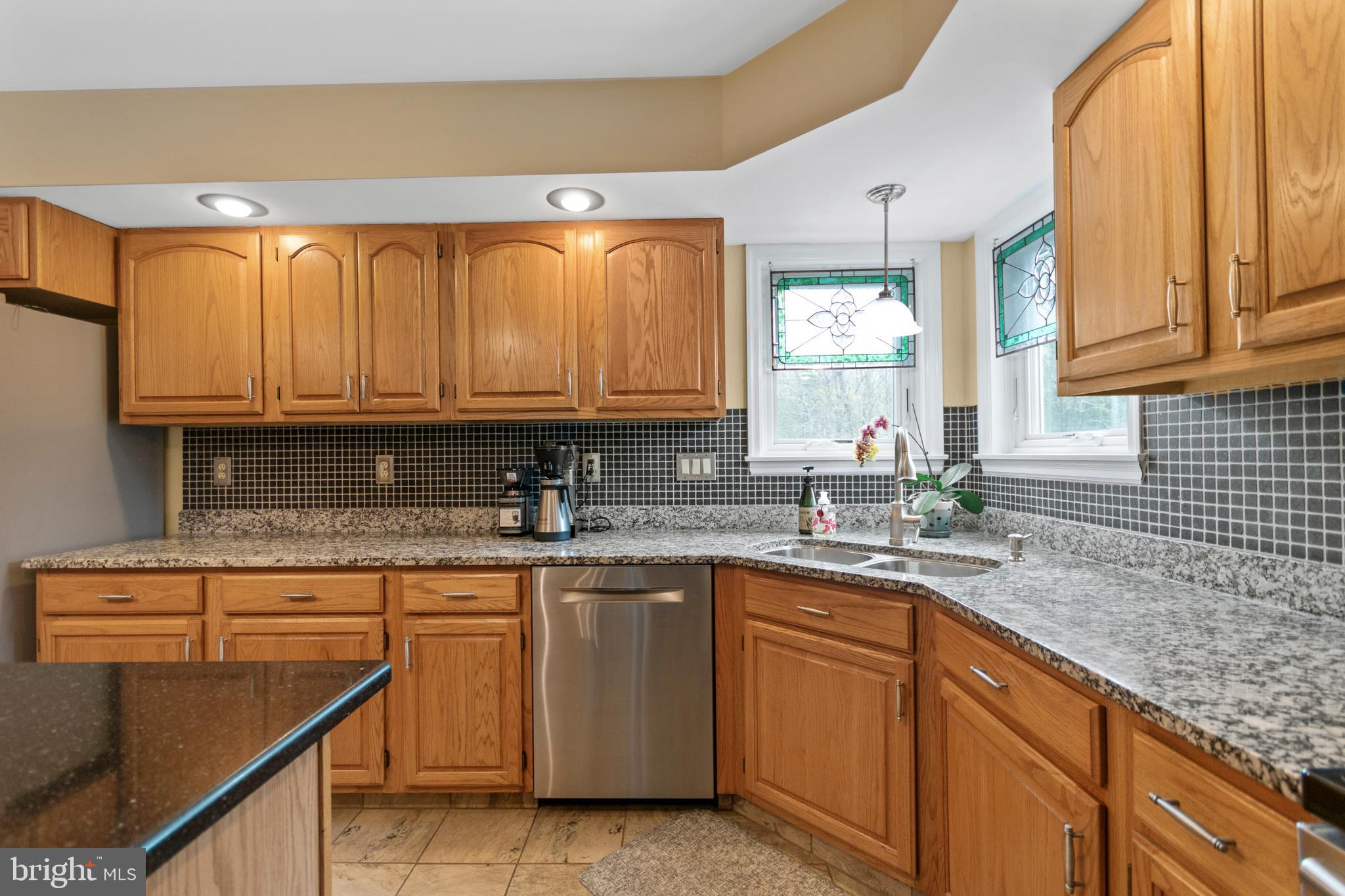 557 Linfield Road Royersford, PA 19468 - Photo 9 of 63 Kitchen with granite countertop