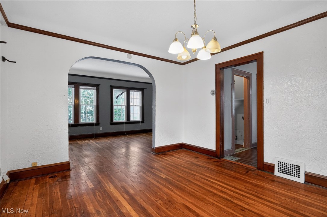 3559 Lloyd Road Cleveland, OH 44111 - Photo 5 of 35 Gallery Image 5