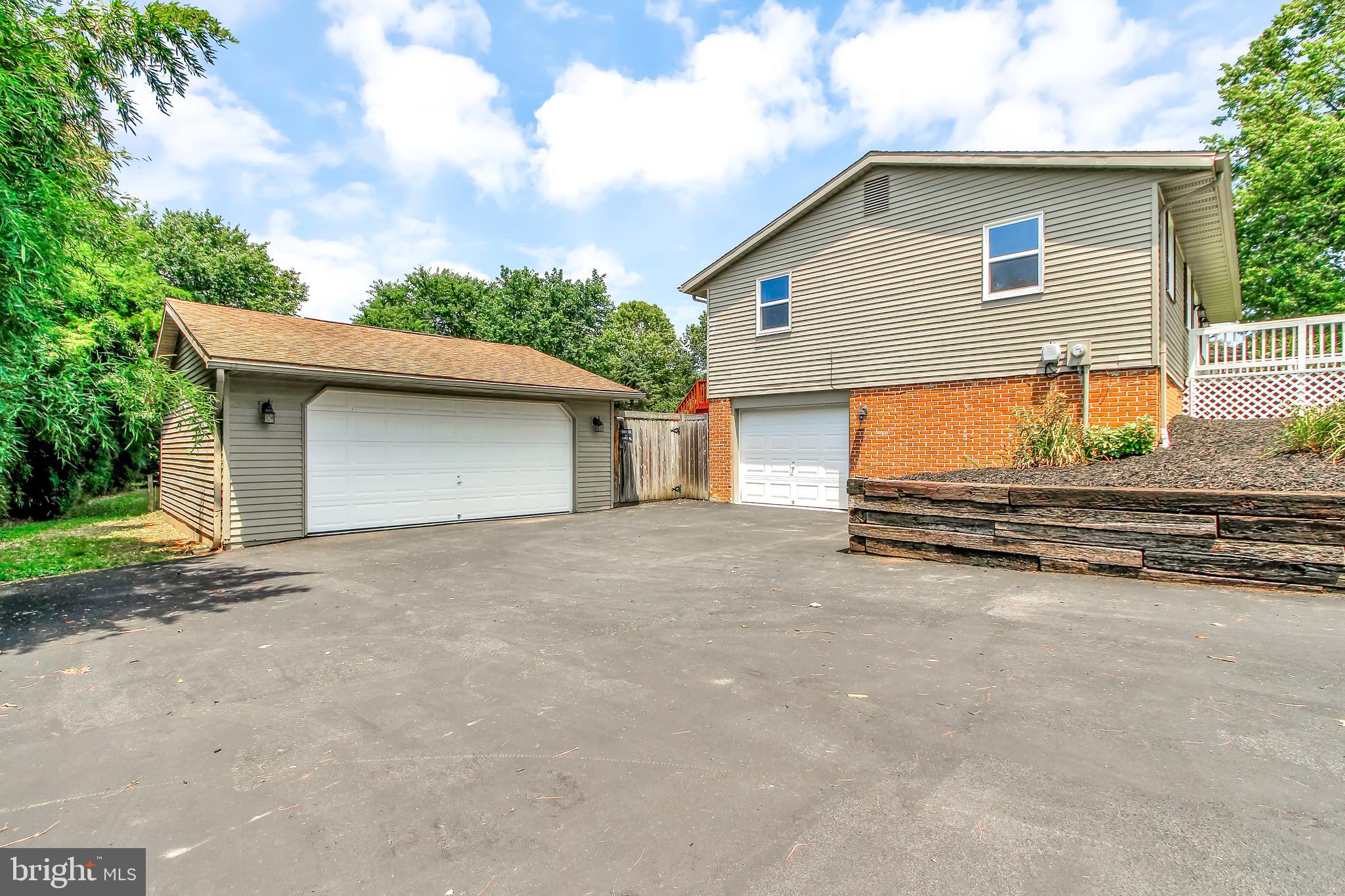 5899 Ambau Road Spring Grove, PA 17362 - Photo 3 of 33