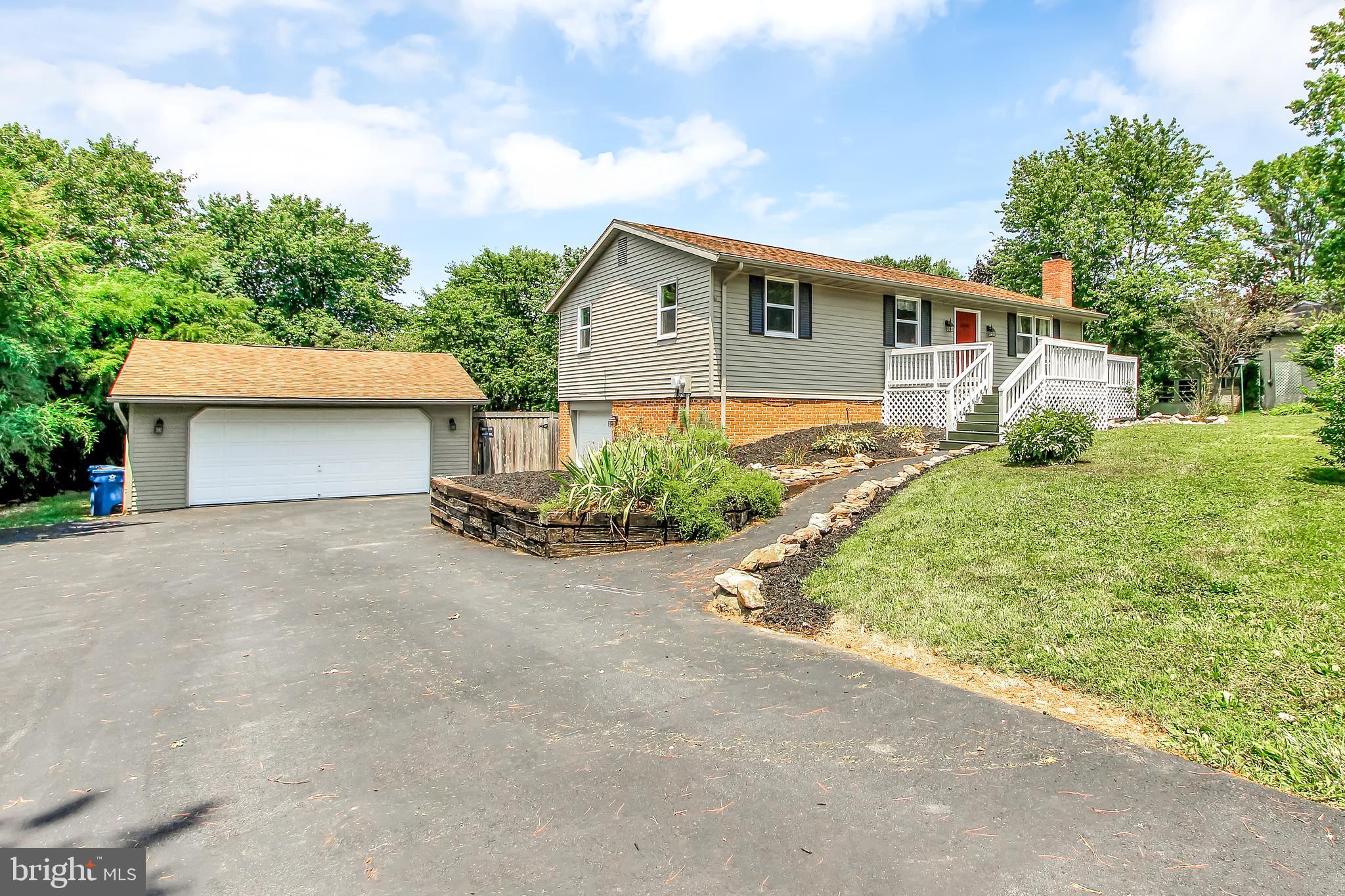 5899 Ambau Road Spring Grove, PA 17362 - Photo 4 of 33