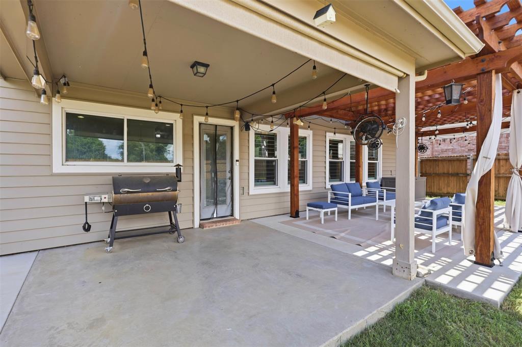 14037 Fontana Road Fort Worth, TX 76262 - Photo 35 of 40