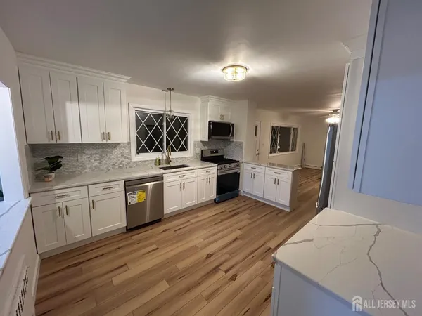 $649,999 | 126 Lakeside Drive North, Piscataway, NJ 08854