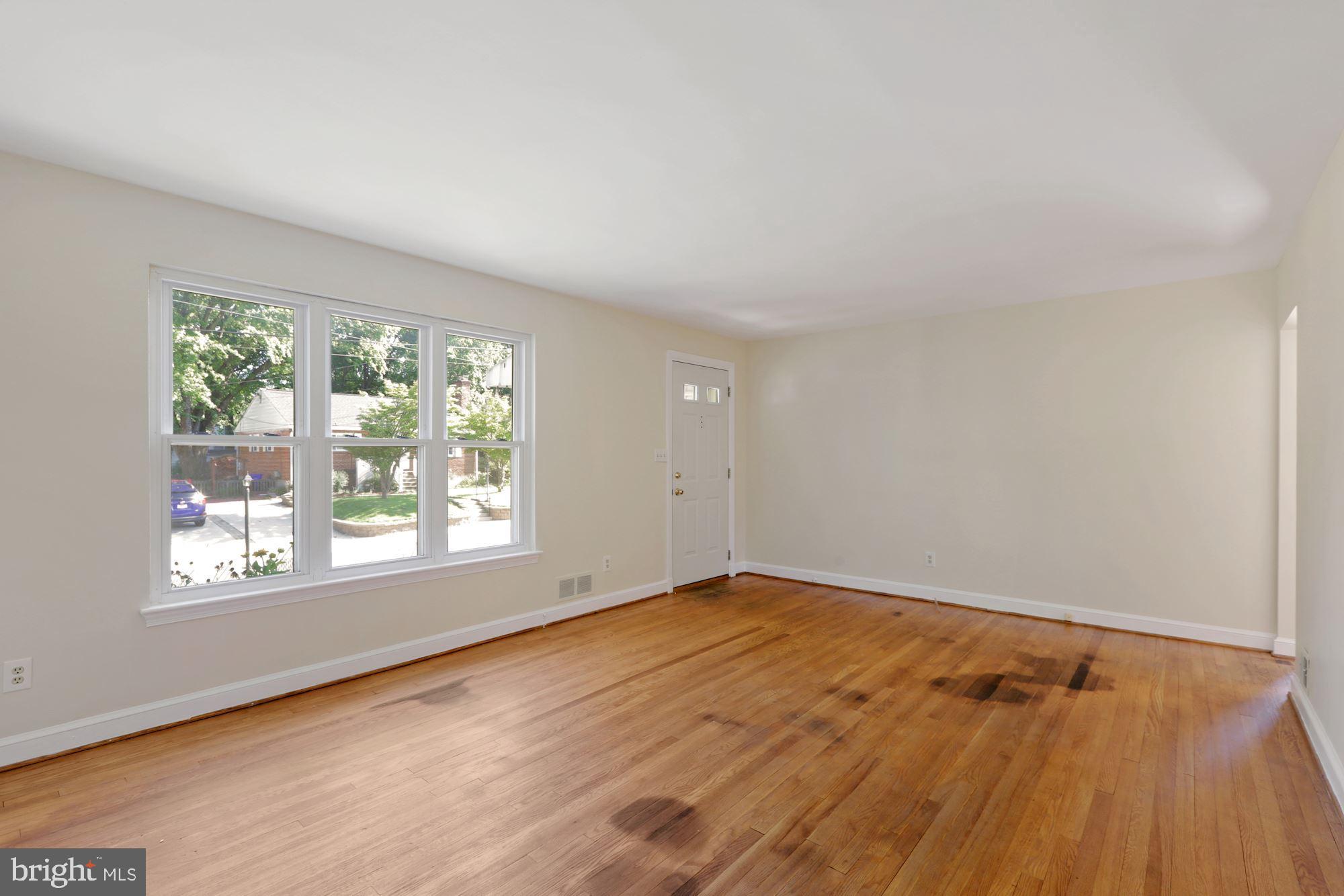 2828 Hardy Avenue Silver Spring, MD 20902 - Photo 3 of 24 Living room