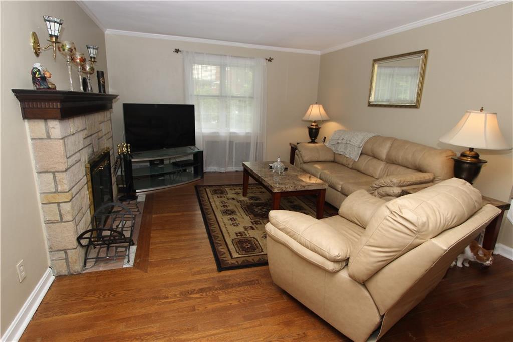 417 Sleepy Hollow Road Mt. Lebanon, PA 15228 - Photo 3 of 25 Gallery Image 3
