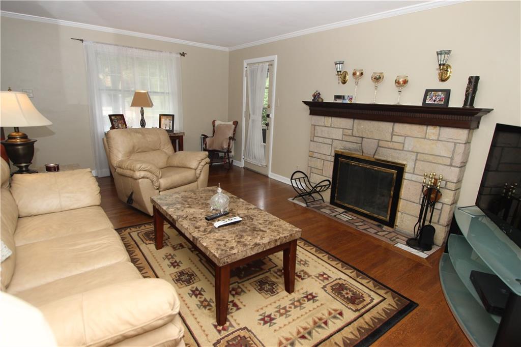 417 Sleepy Hollow Road Mt. Lebanon, PA 15228 - Photo 4 of 25 Gallery Image 4