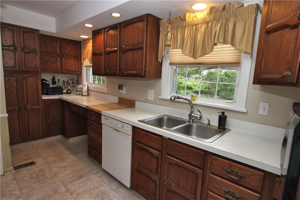 417 Sleepy Hollow Road Mt. Lebanon, PA 15228 - Photo 7 of 25 Gallery Image 7