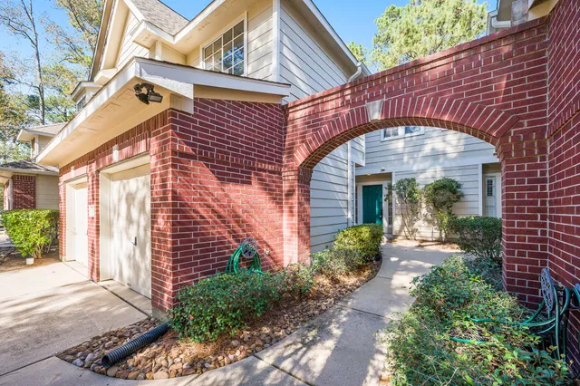 $328,489 | 158 North Magnolia Pond Place, Unit 158E, The Woodlands, TX 77381