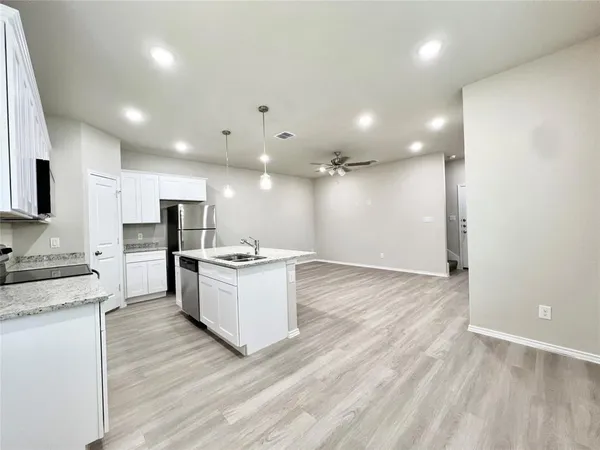 $1,875 | 3501 East Renfro Street, Unit 614, Burleson, TX 76028