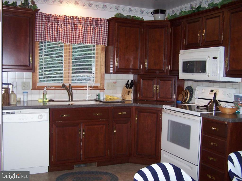 812 South Cedar Street Lititz, PA 17543 - Photo 5 of 11