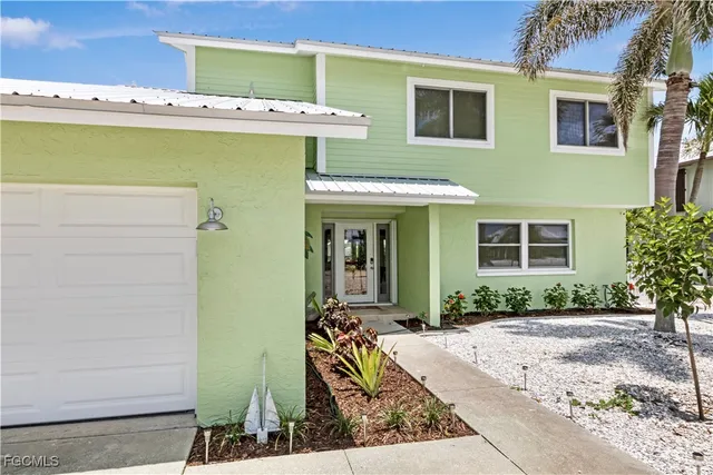 a view of a interior of the house