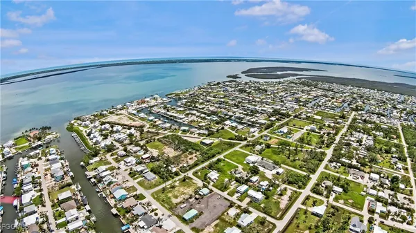 $8,500 | 2372 Baybreeze Street, St. James City, FL 33956