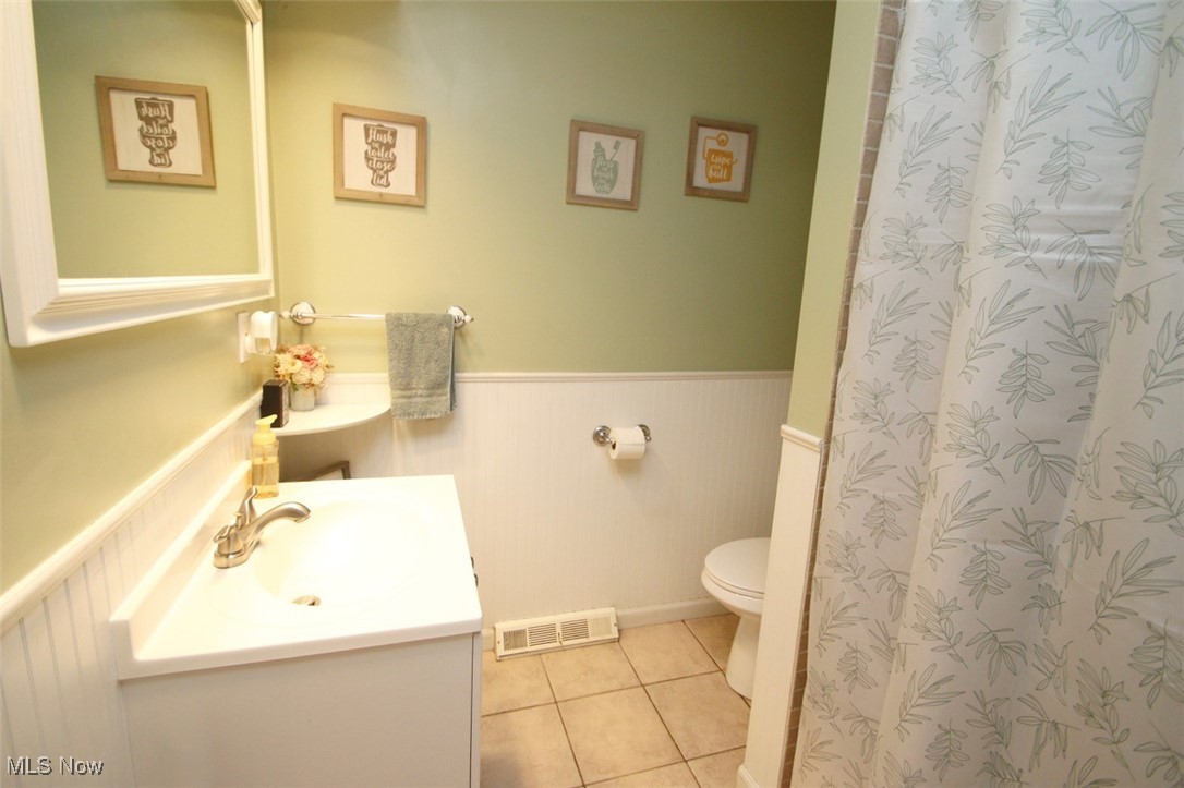 9229 Bascom Road Chardon, OH 44024 - Photo 28 of 45 Hall Full Bath