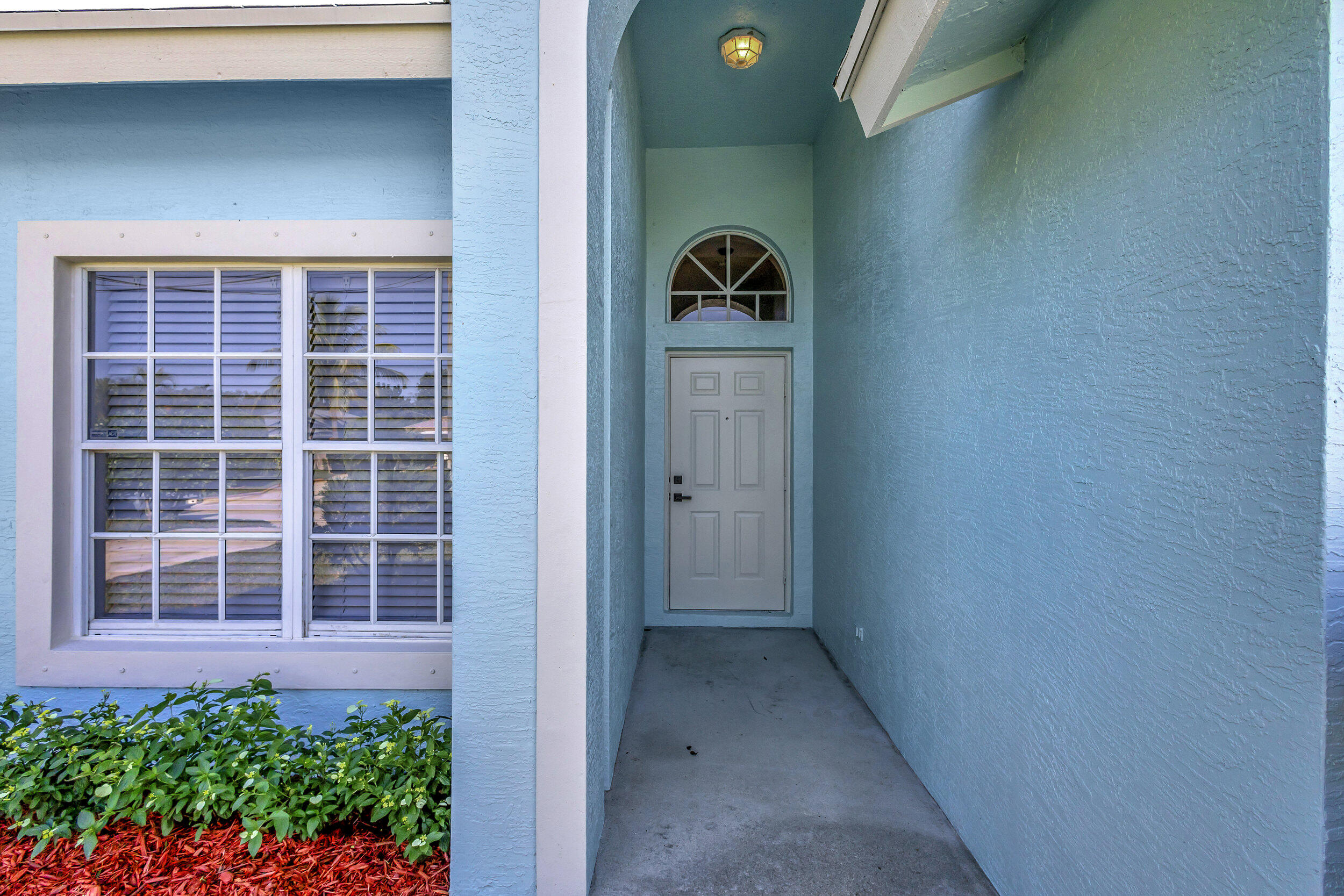 6746 3rd Street Jupiter, FL 33458 - Photo 5 of 60 05_5d1a4676