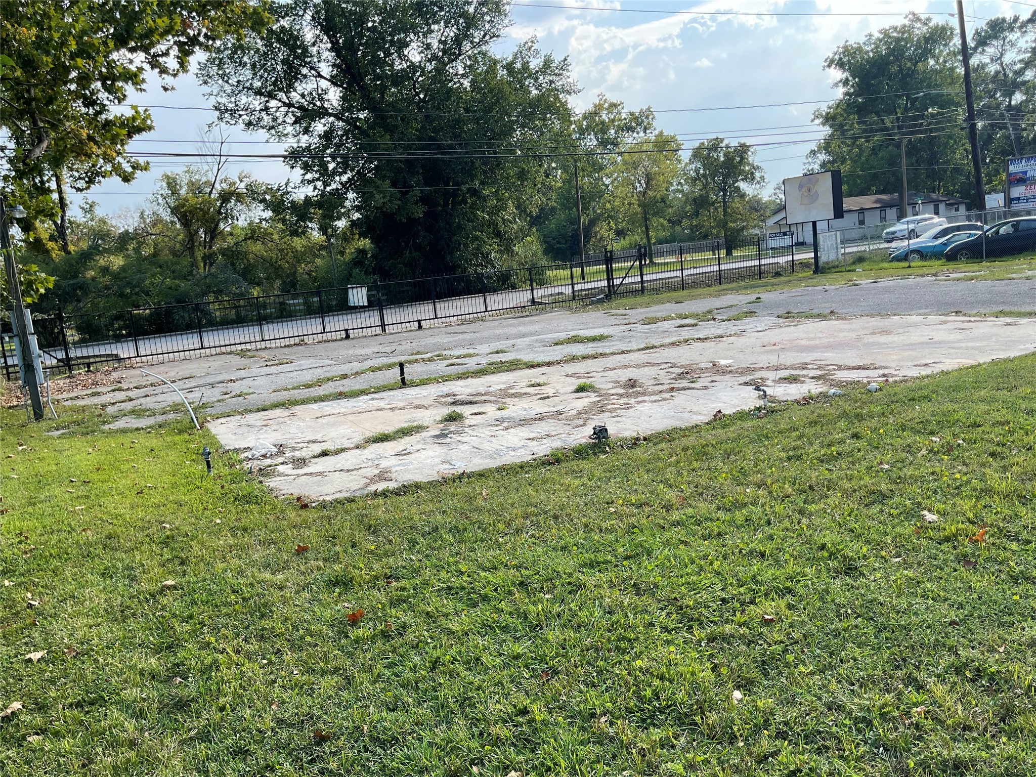 8815 Humble Westfield Road Humble, TX 77338 - Photo 14 of 20 a view of a backyard with large trees