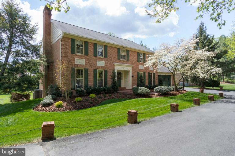 1075 Spring Hill Road McLean, VA 22102 - Photo 3 of 18 Exterior (Front)