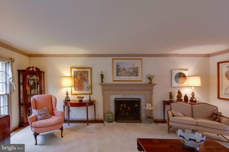 1075 Spring Hill Road McLean, VA 22102 - Photo 5 of 18 Living Room