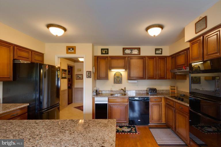 1075 Spring Hill Road McLean, VA 22102 - Photo 10 of 18 Kitchen