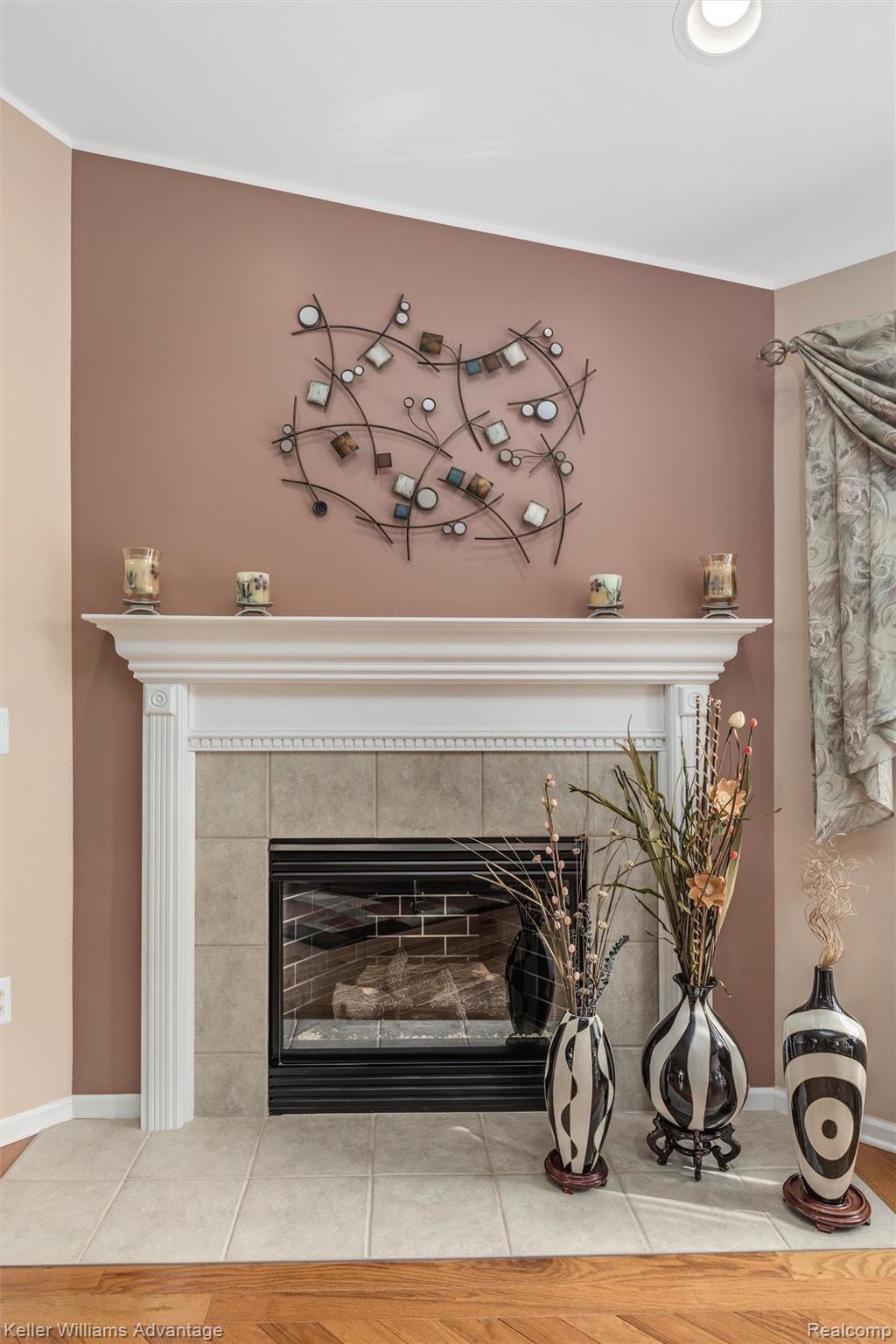 5514 Bedell Road Sterling Heights, MI 48310 - Photo 10 of 38 Very efficient! - Gas Enclosed Fireplace