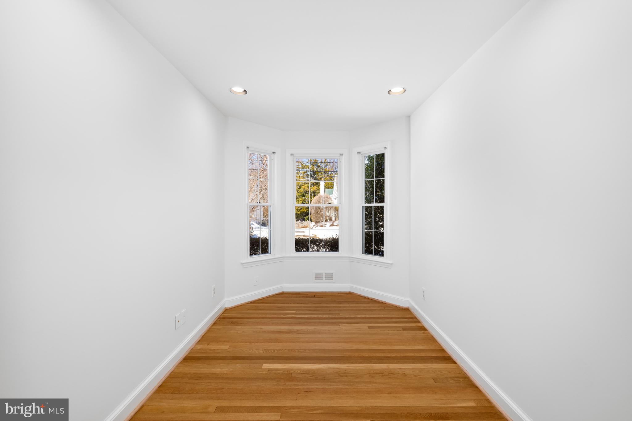 8047 Glendale Road Chevy Chase, MD 20815 - Photo 18 of 42 Primary Bedroom Dressing Room