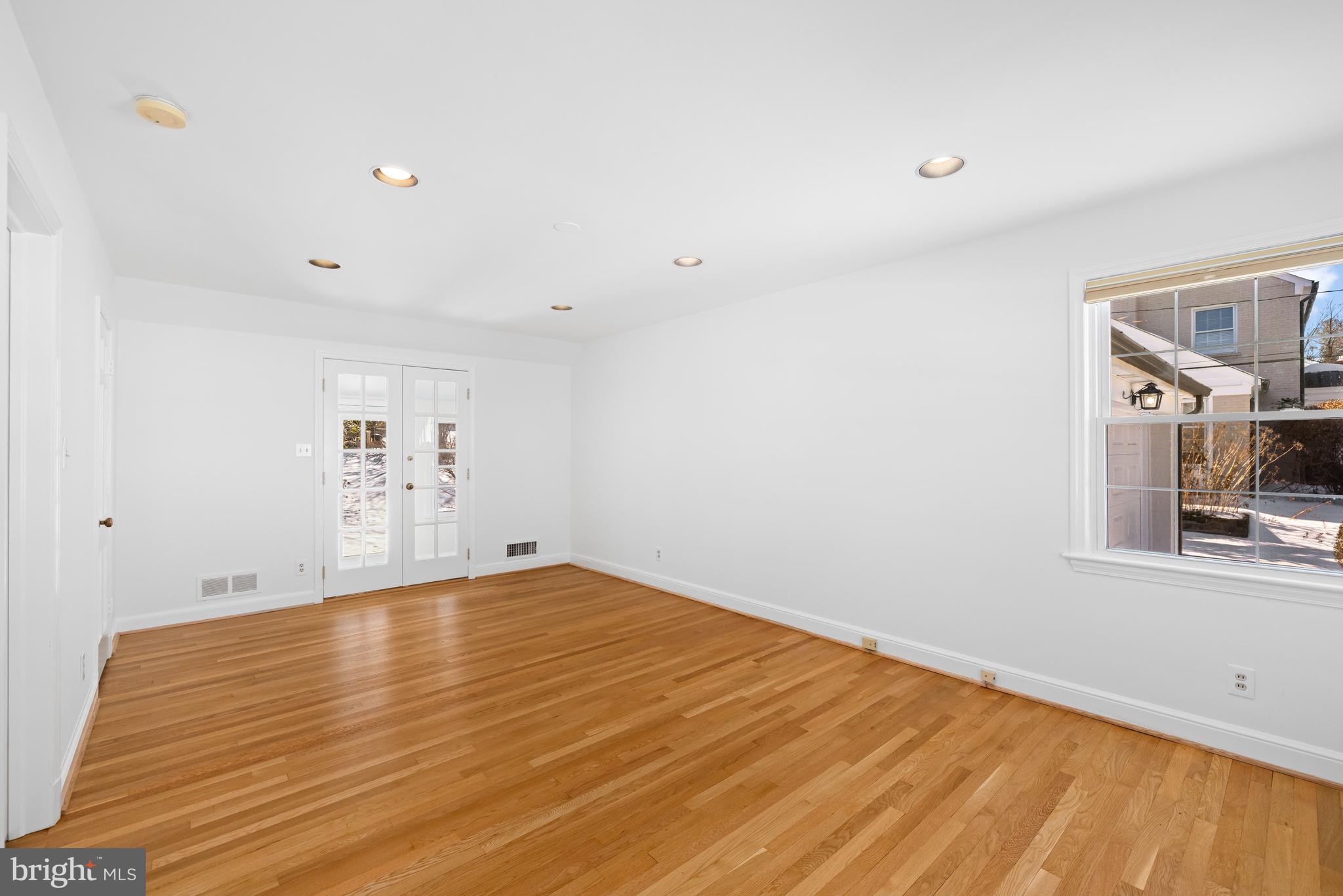 8047 Glendale Road Chevy Chase, MD 20815 - Photo 20 of 42 Primary Bedroom