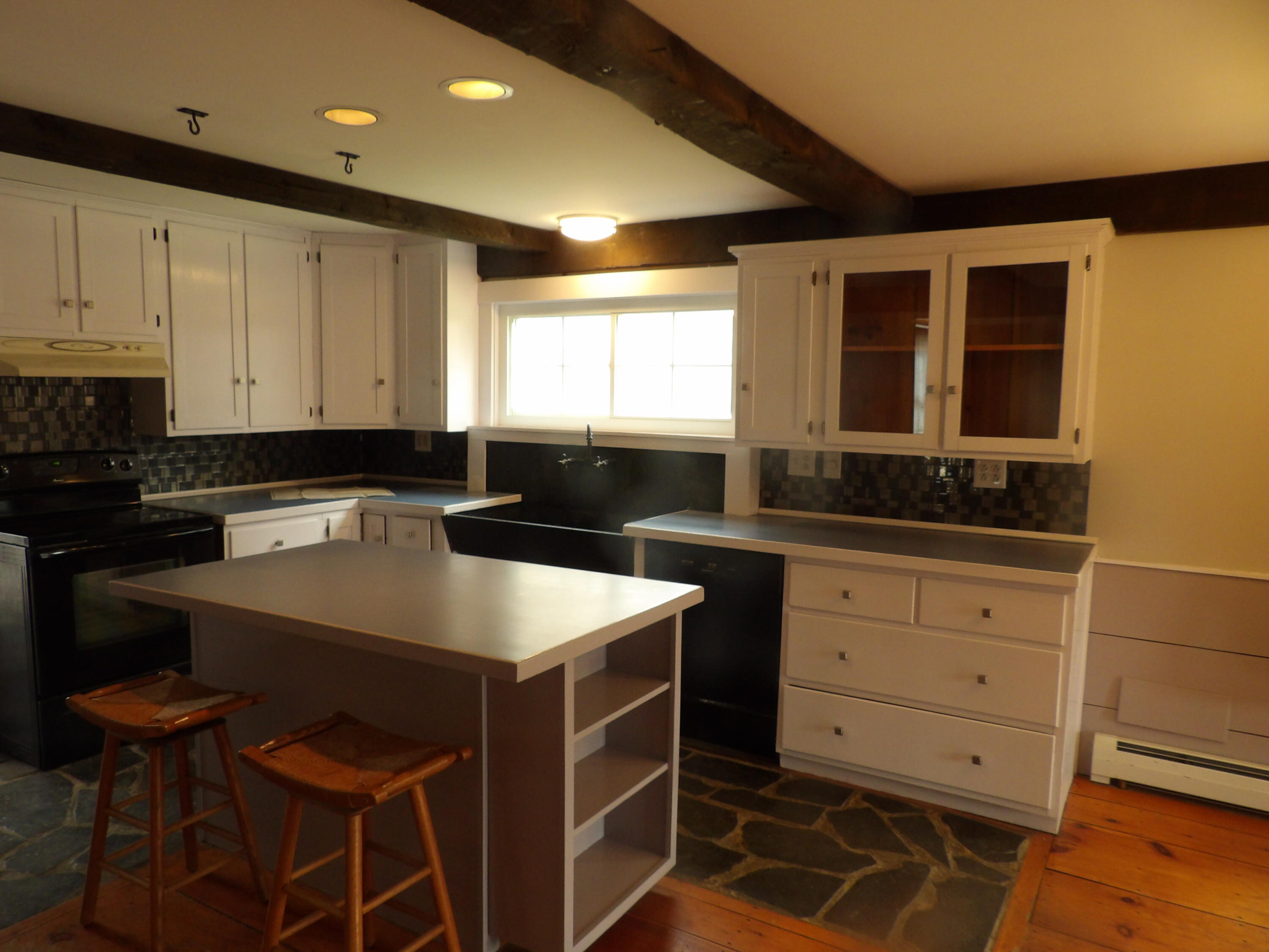 151 Main Road South Hampden, ME 04444 - Photo 5 of 22 100_0744