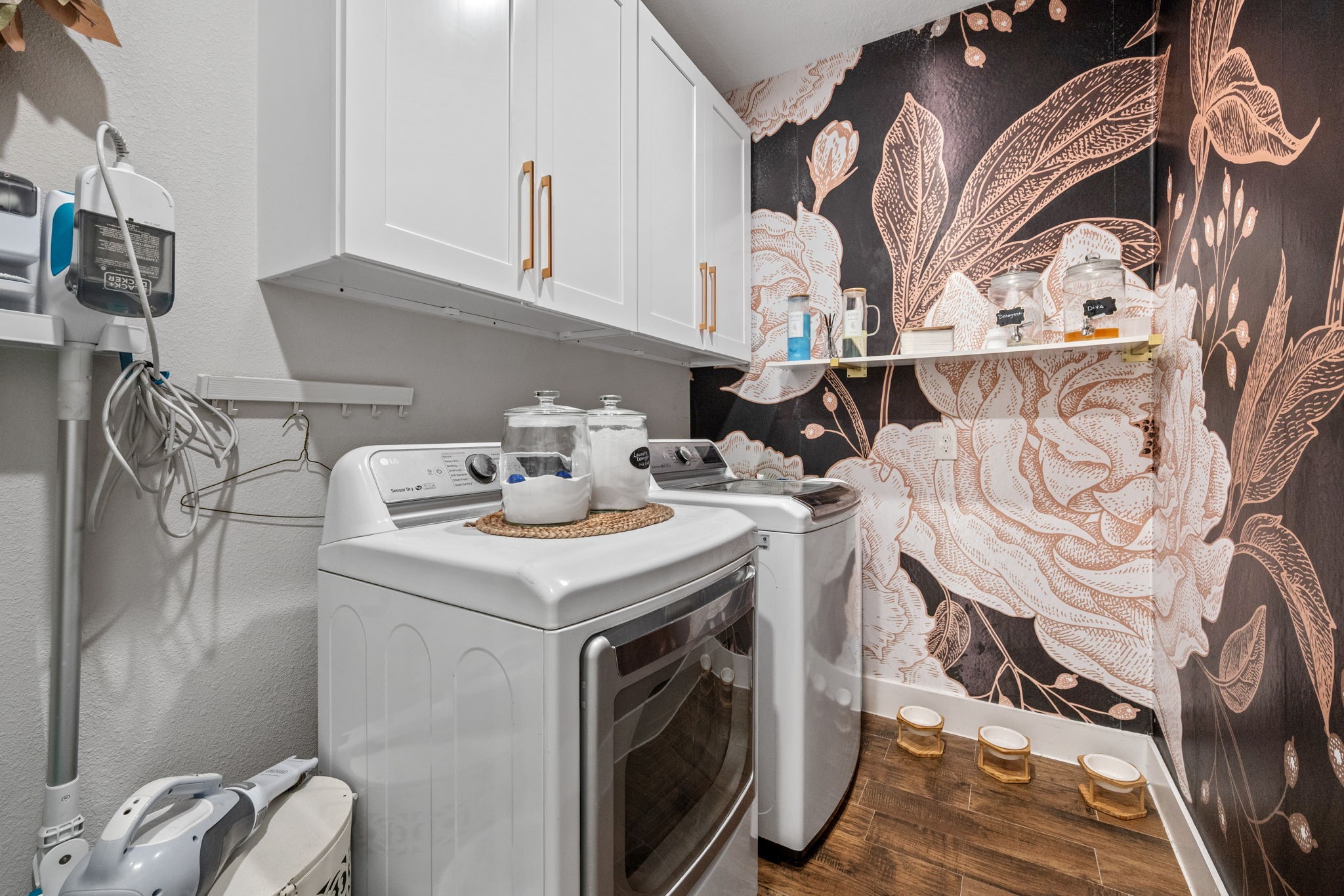 356 Barrow-White Road Anahuac, TX 77514 - Photo 16 of 30 a utility room with a sink a washer and dryer