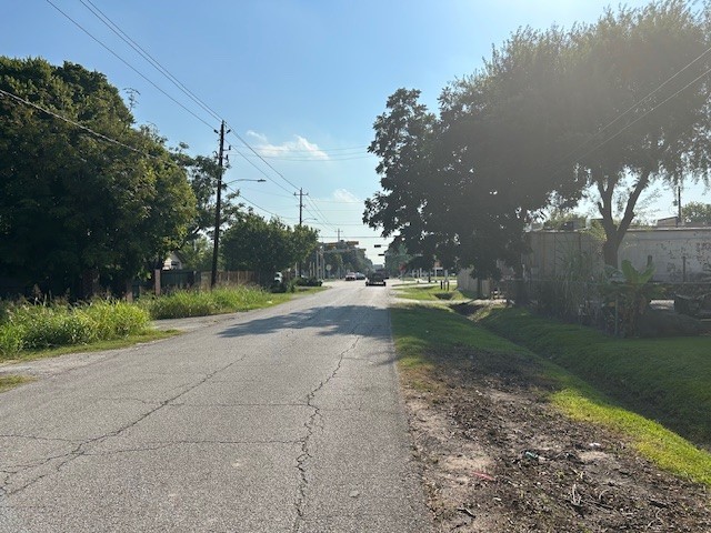715 West Rittenhouse Street Houston, TX 77091 - Photo 3 of 6 a view of a park