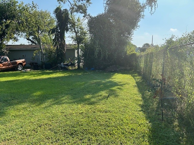 715 West Rittenhouse Street Houston, TX 77091 - Photo 6 of 6 a view of a kids park