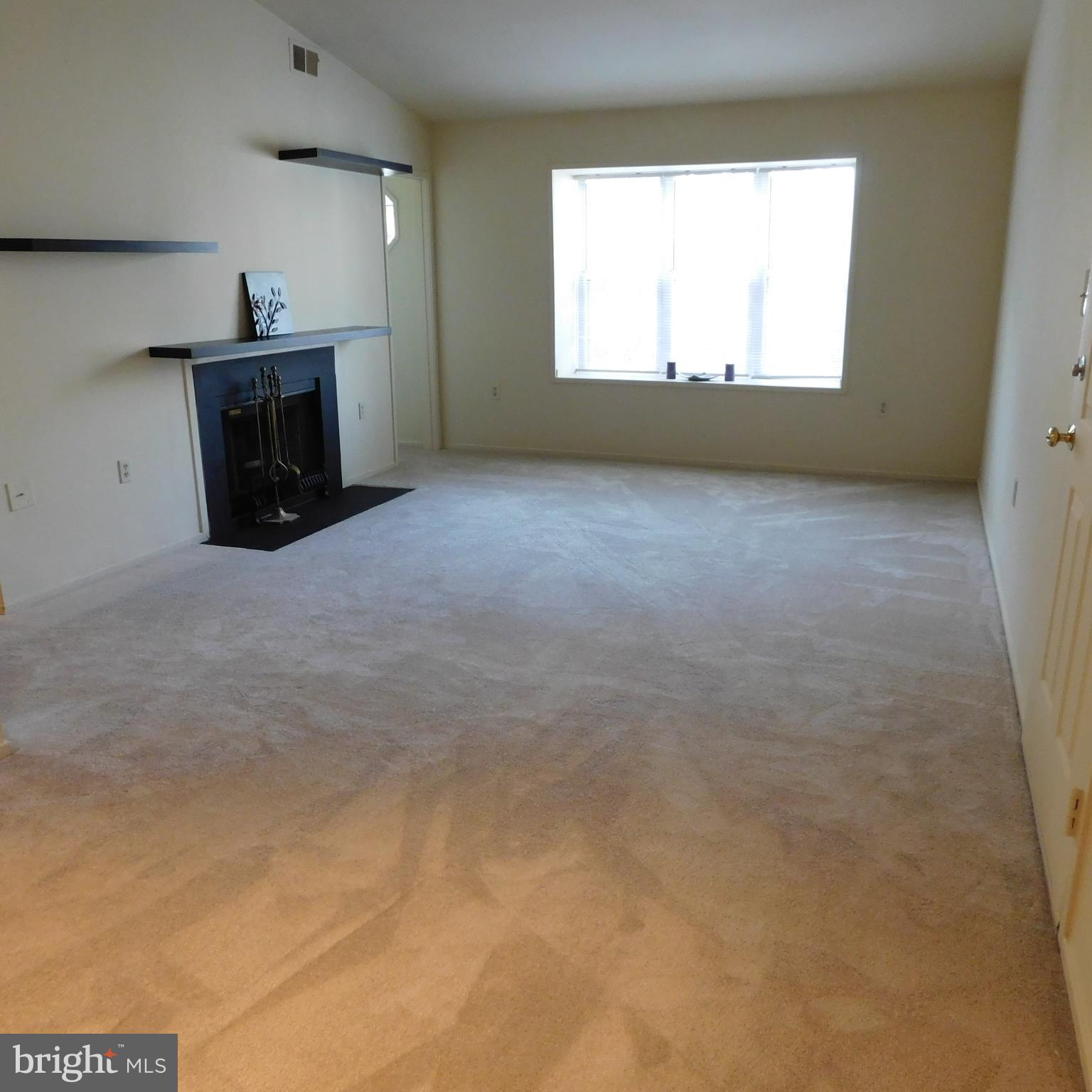 7709 Lexton Place, Unit 48 Springfield, VA 22152 - Photo 3 of 28 Living Room