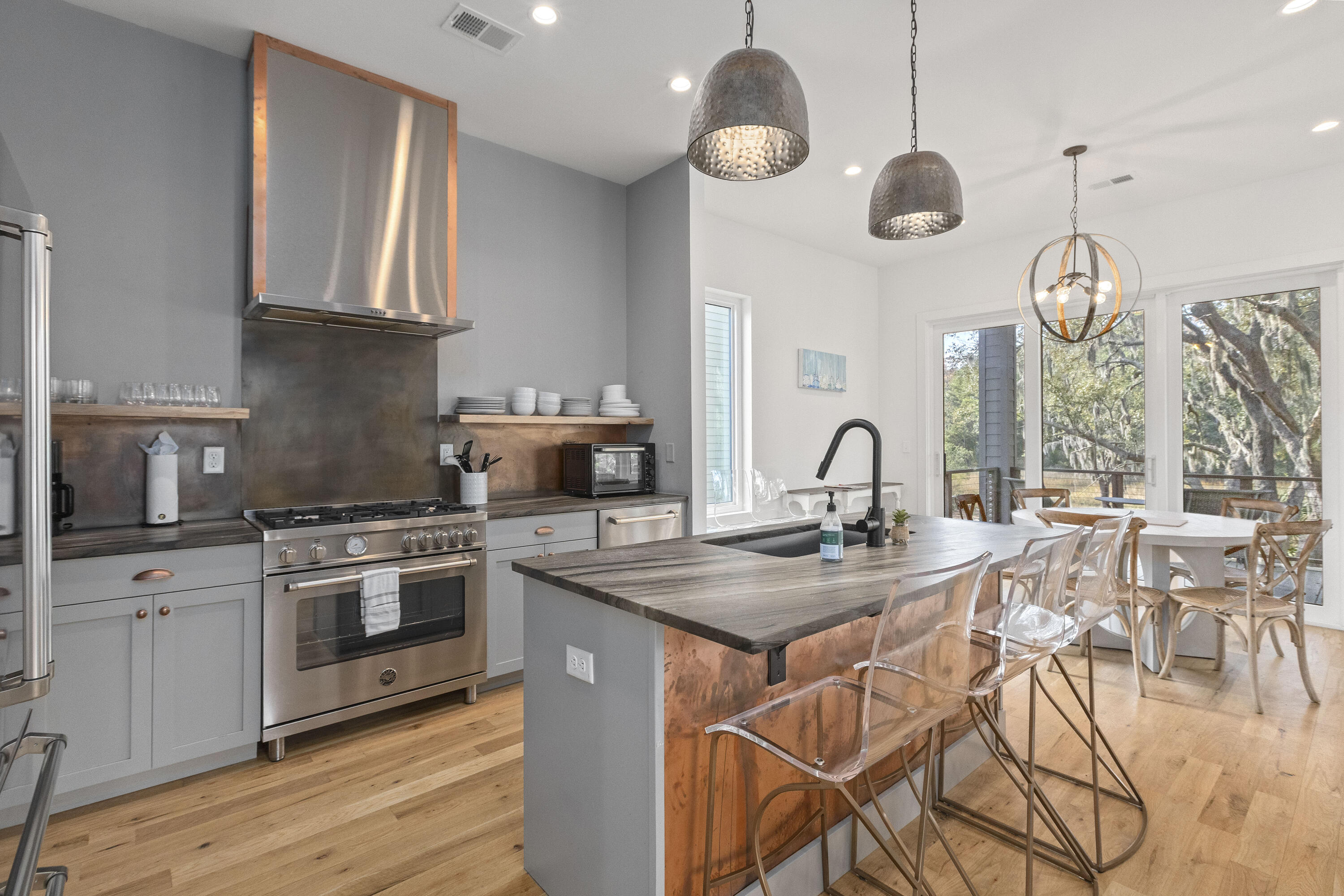 4177 South Rhett Avenue North Charleston, SC 29405 - Photo 12 of 50 4177SRhettAve-CasaVerdeMediaLLC12