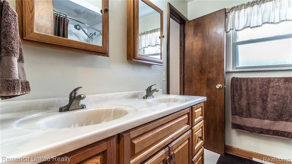 24117 Woodham Road Novi, MI 48374 - Photo 31 of 50