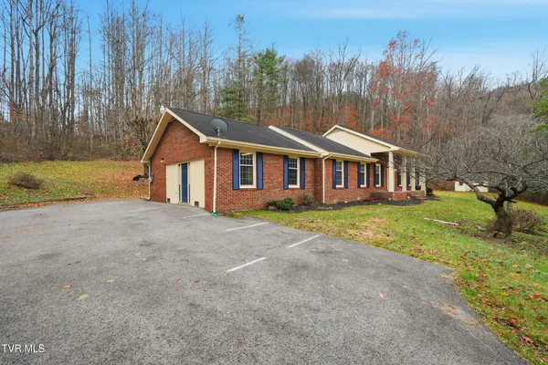 $299,995 | 8412 Courtland Road, Wise, VA 24293